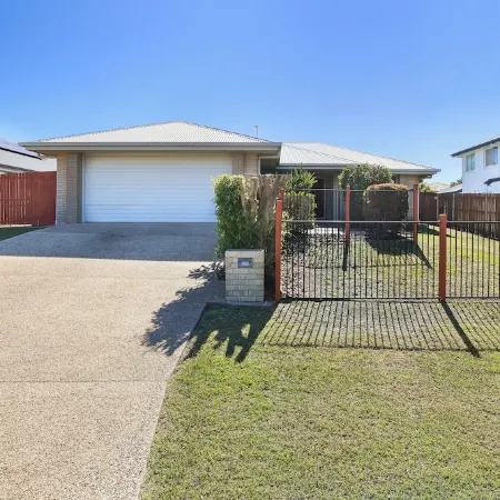 Bargara HavenWelcome to your personal oasis: Coastal calm blends with style.
