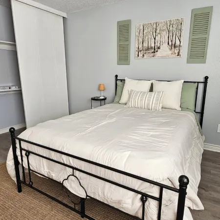 Fully Furnished 1-bedroom apartment in the medical district of charming Lufkin