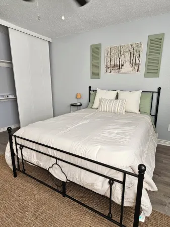 Fully Furnished 1-bedroom apartment in the medical district of charming Lufkin