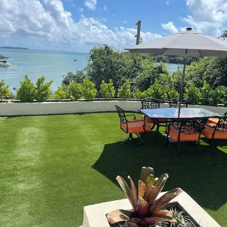 Stunning ocean front villa with pool and power generator. 10min drive to beach