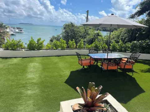 Stunning ocean front villa with pool and power generator. 10min drive to beach