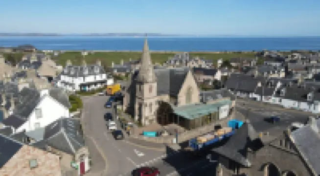 Centre of Town, Minutes to the Beach and Transport Hubs, Private Parking!