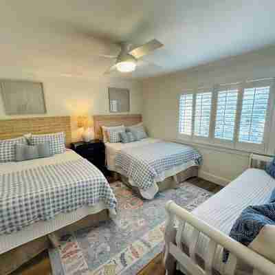 Charming Island Retreat with Full Kitchen - 2 Bedrooms and 2.5 Baths. Rooms