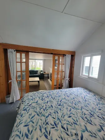 2 Private Beach Front Cottages on the Lake in Beautiful Port Stanley