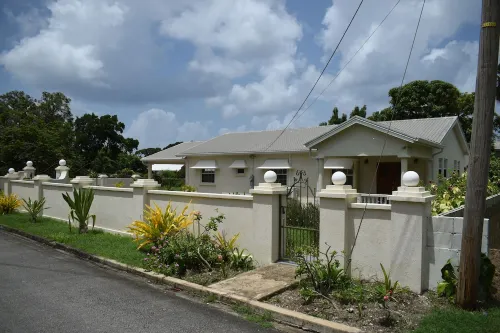 Affordable home away from home located in Fitts Village St. James Các khách sạn ở Fitts Village