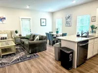 Charming 3-bedroom townhome with WiFi and AC near I-10