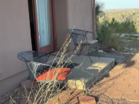 Unique top of the world straw bale cottage has ASTOUNDING views. 卡特琳娜酒店