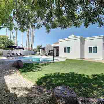 North Scottsdale Gem w/ Pool , Hot Tub, Putting Green! Hotel Exterior