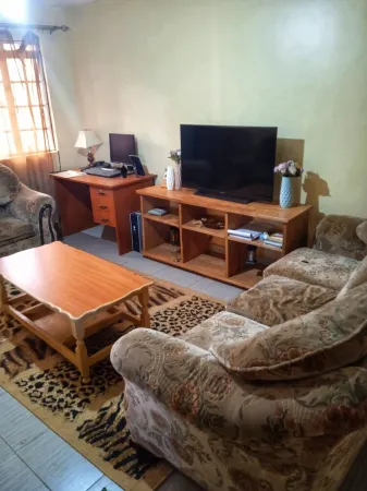 1 Bedroom, WiFi, Workspace and Parking in Kiambu Отели в г. Киамбу