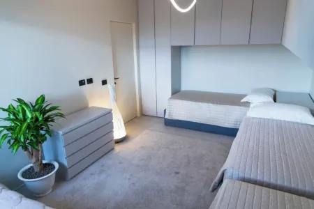 Super Beachfront Penthouse for Families with Breakfast, 2 Parking Spaces, Private Beach