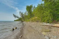 Lake Superior Beachfront Home - 15 Mi to Duluth! - Huoneistot