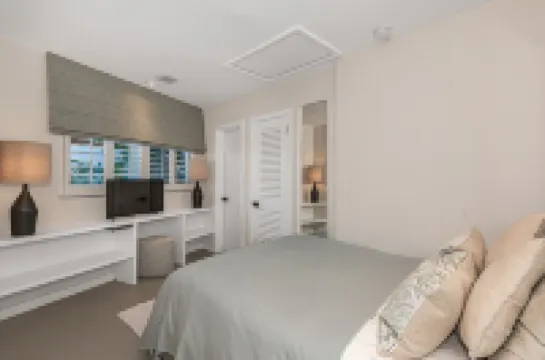 Spacious 5-bedroom house with beautiful backyard with pool in Key Biscayne Hotels in Key Biscayne