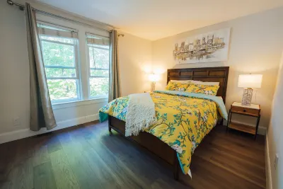 Stylish Luxe 3 BR Villa - Dufferin 브록턴 마을 호텔