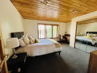 Stay at our cozy pet friendly River Retreat on the banks of the Seneca River. Hotéis em Lysander
