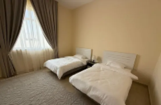 Spacious 4-bedroom apartment with WiFi, AC in terrific Shakhbout City アブダビファルコン病院周辺のホテル