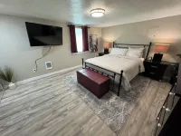 Cozy 2-bedroom basement ADU in charming Oregon City with WiFi & AC Hotels in Oregon City
