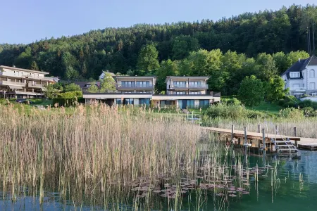 180 square meter villa directly on Lake Wörthersee
