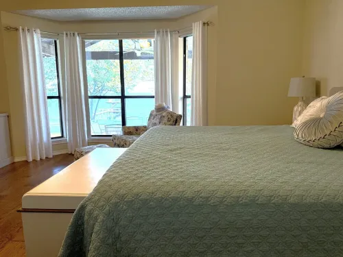 Waterfront 3-bedroom house on Cedar Creek Lake in Star Harbor, dock and porch Hotels in Star Harbor