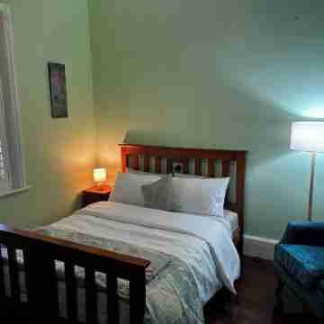 Stylish South Terrace House- only steps to Beach, Bars & restaurants Rooms