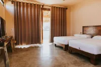 Stunning 6 Room House Ac/wifi/pool Near the Beach فنادق في 