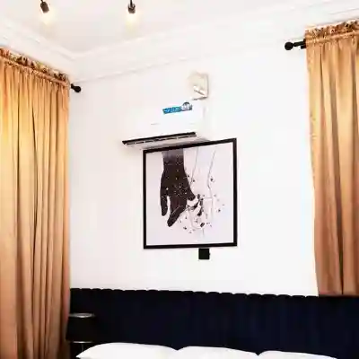 Stylish 3BR Ensuite Apartment 24/7 Power Fast WiFi Secure Estate Ikeja Lagos Rooms