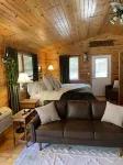 Cozy cabin in delightful Wisconsin Dells- Cabin A