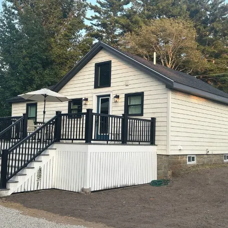 Brand new renovated 2-bedroom cottage in welcoming Wells with AC