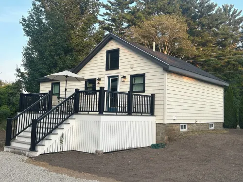 Brand new renovated 2-bedroom cottage in welcoming Wells with AC Hotel a Wells