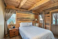 Cozy 2-bedroom cabin in a lovely slice of heaven in Hesperus off Cherry Creek Rd