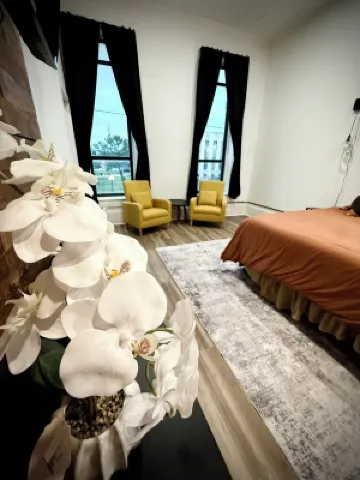 “Downtown Boro Loft” Charming 1600 sq foot open concept Downtown Jacksboro Hotels in Jack County