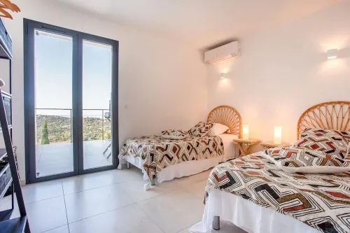 Superb 6 Bedroom Villa, Sea View, Swimming Pool & Pétanque, 5mn from the Beach