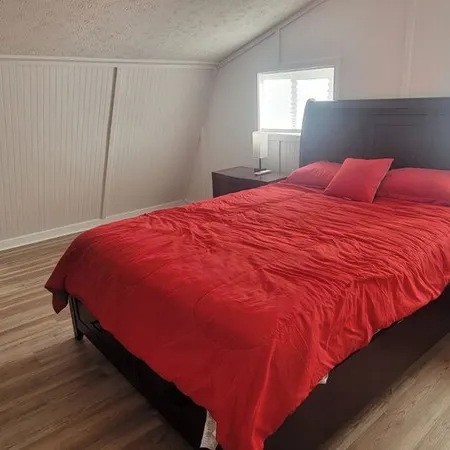 Charming 2-bedroom guest house with WiFi, AC in Franklin