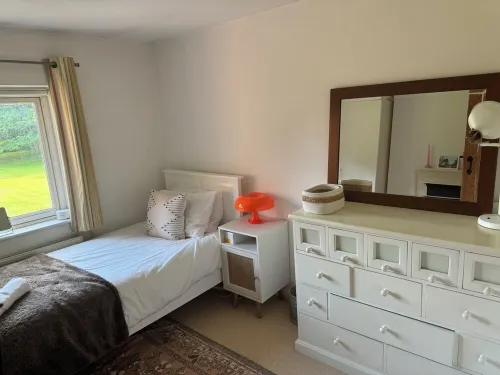 Lodge backed by English legacy Các khách sạn ở Woking