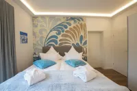 Seeparkvilla directly on the lake