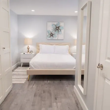 Updated 1BR House in Glendale With Private Fenced Yard p55