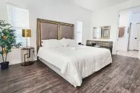 Luxe Desert Oasis, Sparkling Pool and Hidden Speakeasy Room! Hotels near Mystery Castle