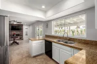 3-bedroom house in lovely Litchfield Park with WiFi, AC close to Golf & Shopping