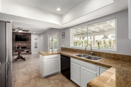 3-bedroom house in lovely Litchfield Park with WiFi, AC close to Golf & Shopping