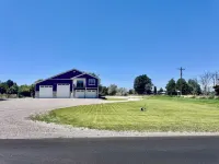 3-bedroom apartment/2 car garage/Blackfoot ID