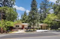 Charming 3-bedroom cabin with AC, WiFi in serene Idyllwild-Pine Cove