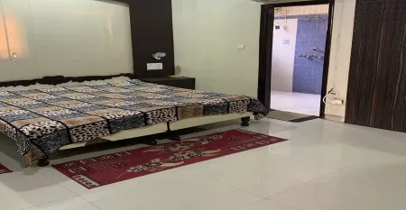 Modern Apartment with Kitchen & Wi-Fi – Perfect for Work & Relaxation