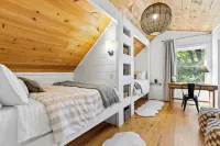 Dog Friendly Cabin w/ Amenities Galore! Frisbee Golf - Gym - Ping Pong - Creek