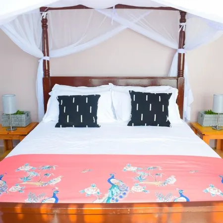Ilala House, Voi - Spacious 2 Bed, 2 Bath with parking,  7 mins to Tsavo East