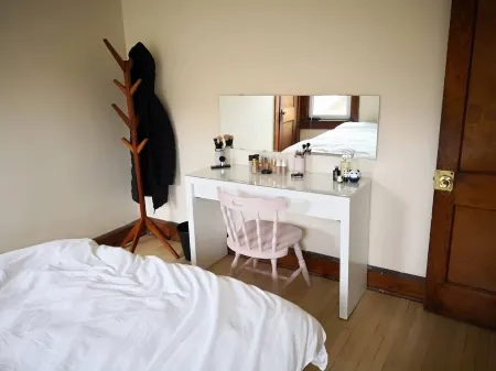 Warm And Cozy 2BR Upper  - Near Brewers and Statefair