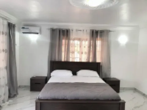 Charming 2-bedroom Ocean View Apartment with Wi-Fi, AC and Generator in Monrovia Hotels in 