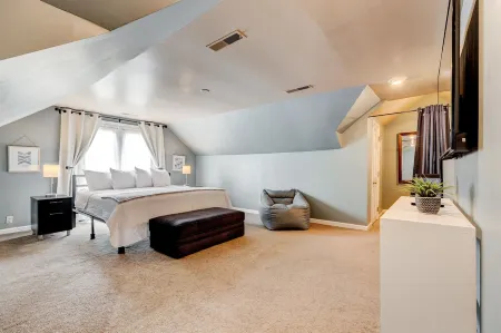 Clean & comfy 3 bdrm/2 bath home; perfect location