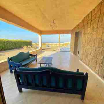 Family-Friendly Red Sea Villa • Private Pool • Beach & Diving Nearby Others