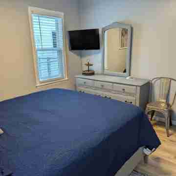 Conveniently located home in a quiet family friendly neighborhood! Rooms