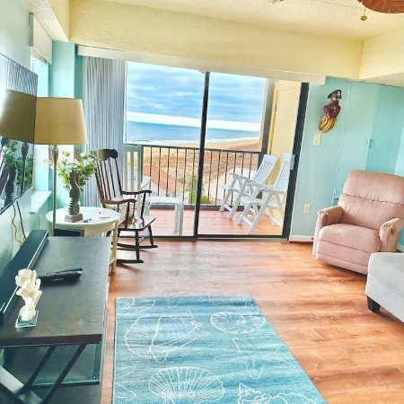Breathtaking Ocean view, few steps to the beach!!!!!