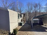 Charming 2-bedroom mobile home with WiFi, AC in peaceful Eddyville KY.
